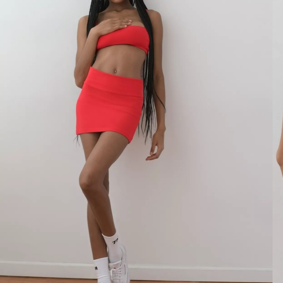 NWOT aritzia TNA carvel skirt black S fits M - Picture 1 of 6